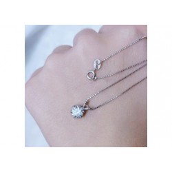 Collier en argent 925/1000ème avec une pierre en Moissanite pour femme.