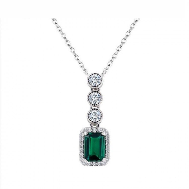 Collier en argent avec son pendentif en émeraude de Colombie incrusté de 1 Carat de Moissanite